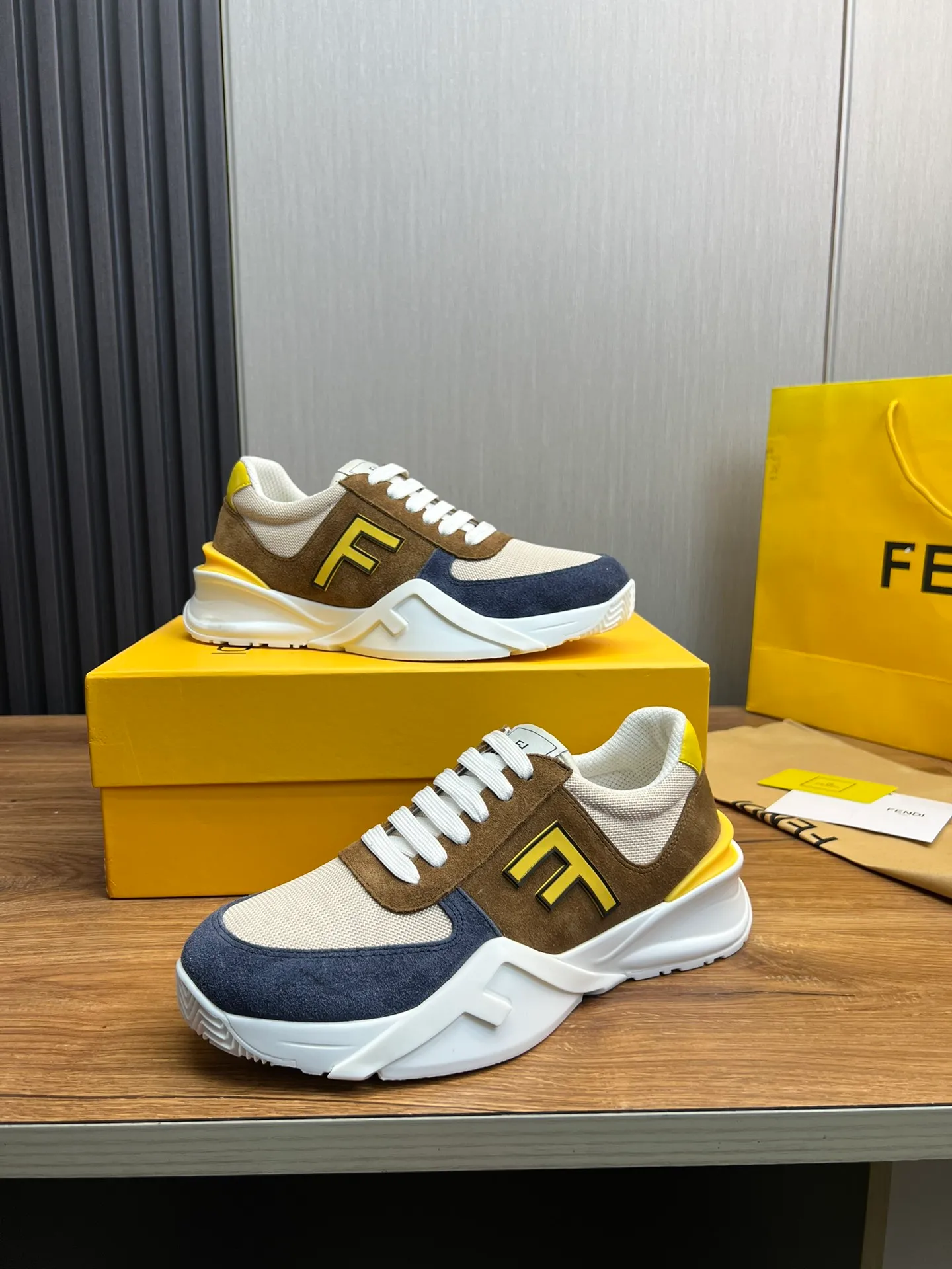 Men's shoes 💰520💰 Fendi [Fendi] hot style is on the market 🔥Fashionable casual men's shoes 🔱 Made of original cowhide + breathable mesh lining + sheepskin feet, perfect shape, top quality, you deserve it 🔜Original outsole, ultra-light, non-slip and wear-resistant 👣 Standard size 38-44 (customized in 45)
